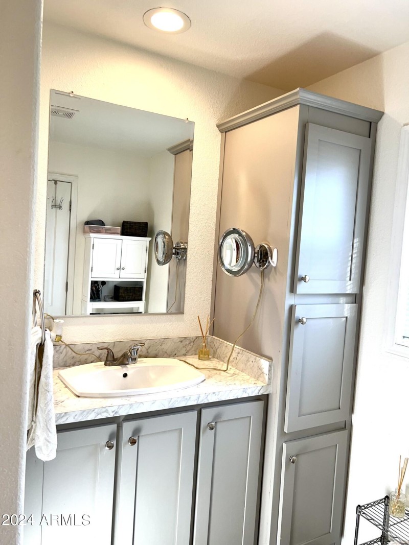 MASTER BATHROOM VANITY LIGHTING AND LINE
