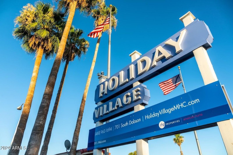 HOLIDAY VILLAGE MAIN ENTRY