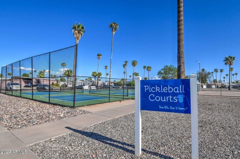 HOLIDAY VILLAGE PICKLEBALL COURTS