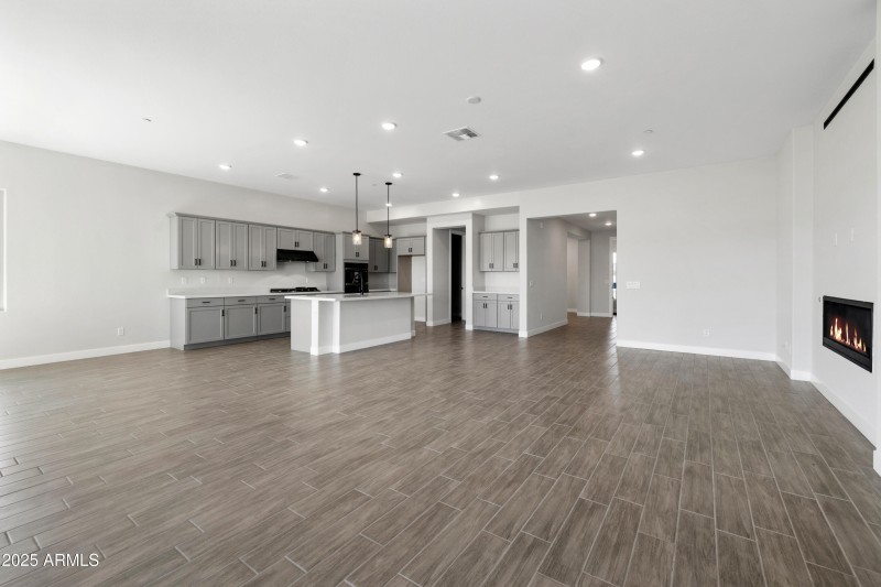 005_Living Room
