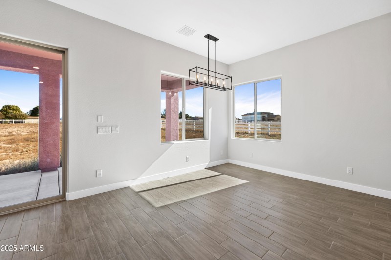 010_Dining Room