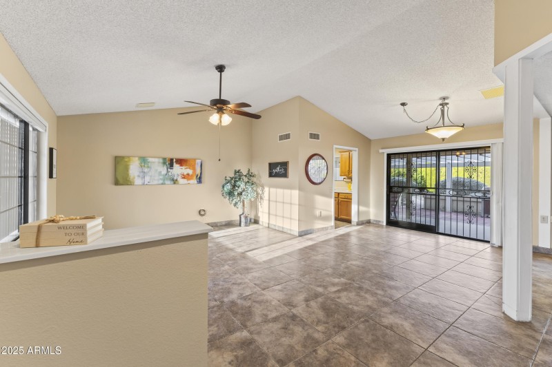 LIVING / DINING ROOM