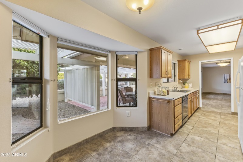 EAT-IN KITCHEN