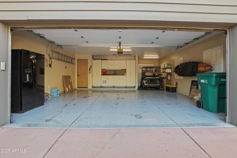 2.5 Car Garage