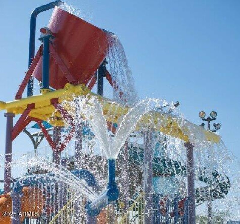 WaterParkBucketSplash