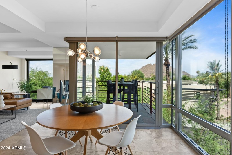 Corner Unit with Glass