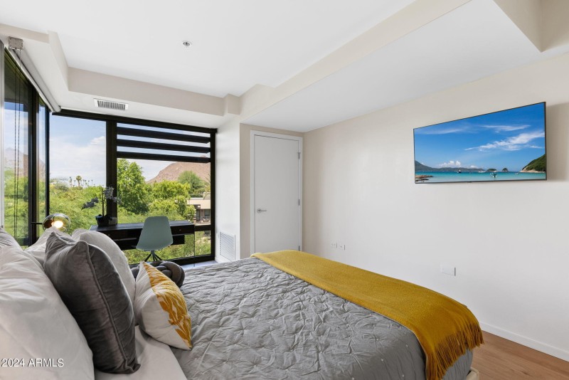 Second Bed with Views