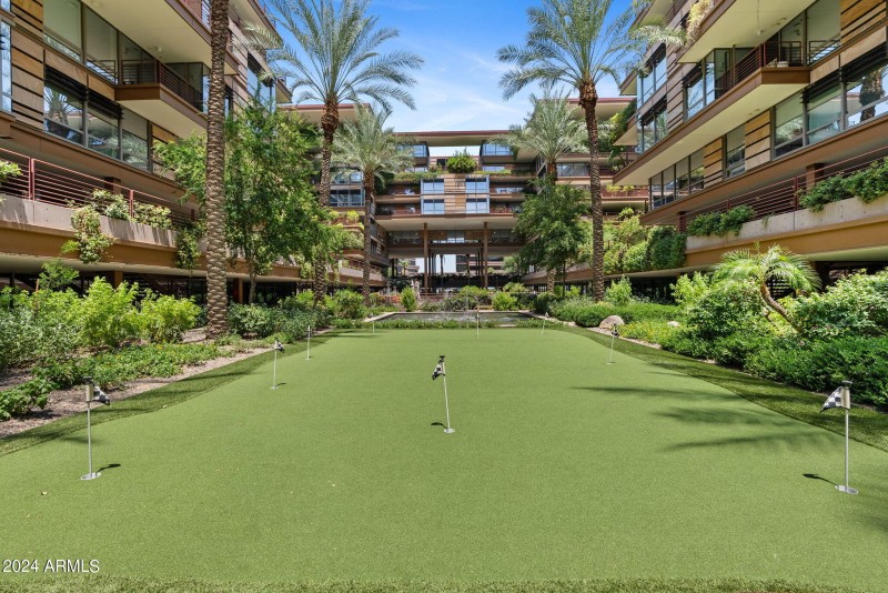 Outdoor Putting Green
