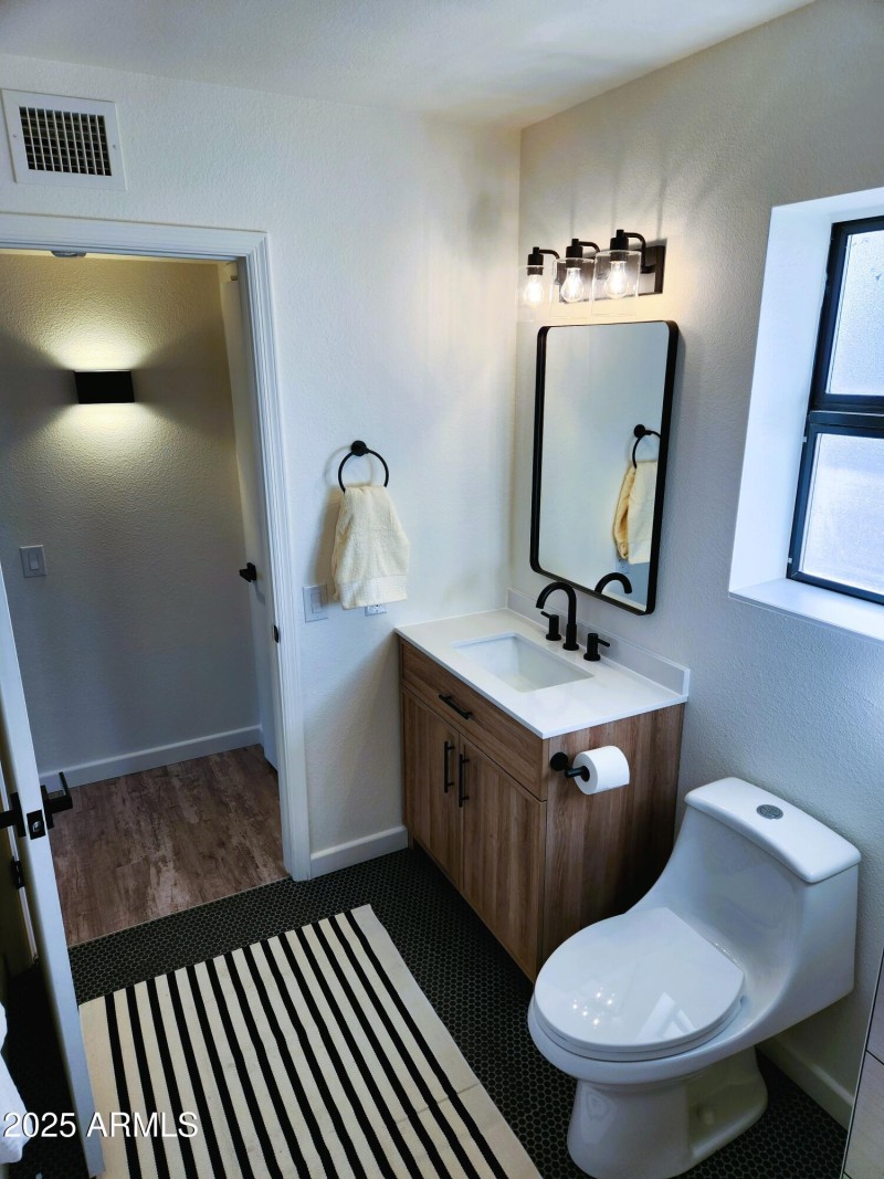 12432 GUEST BATH 2.1