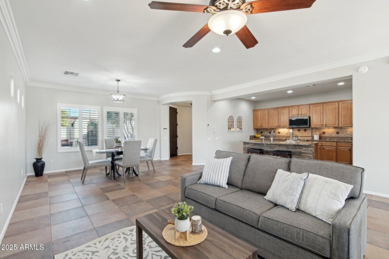 27-web-or-mls-N Arrellaga Dr-009