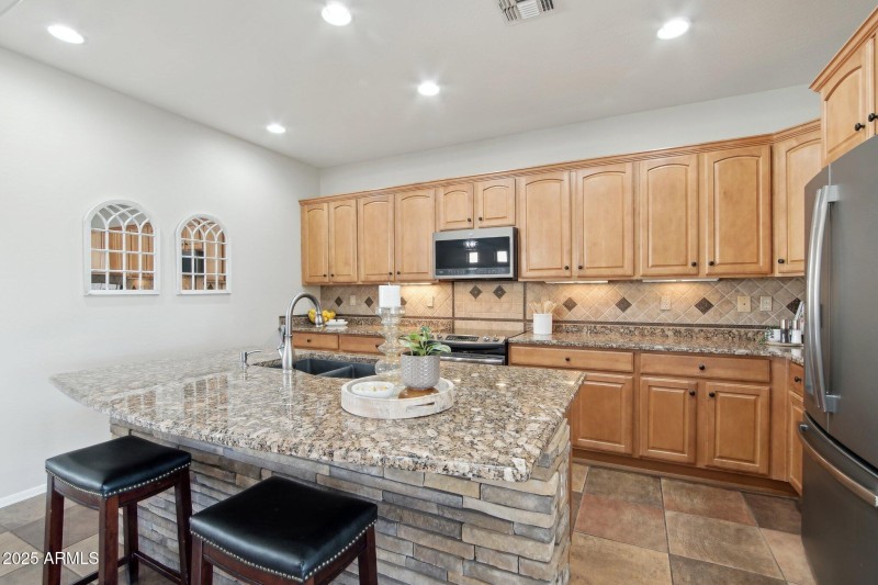 32-web-or-mls-N Arrellaga Dr-014