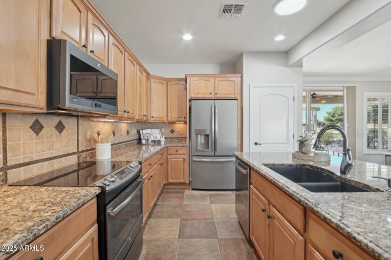 33-web-or-mls-N Arrellaga Dr-015