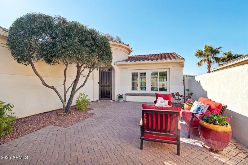 5-web-or-mls-N Arrellaga Dr-005r