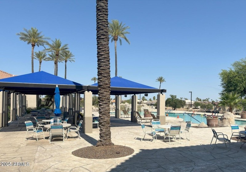 COMMUNITY OUTDOOR POOL