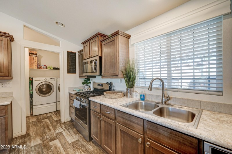 6722 W Taylor St-11