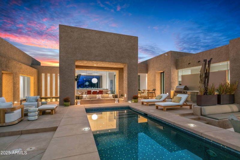 003_Resort Living