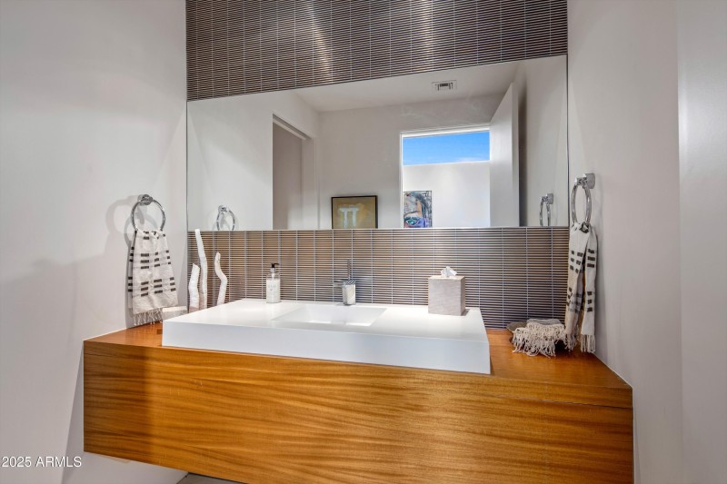030_Perfect Powder Room