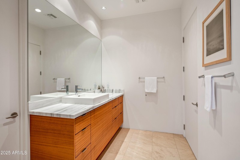 047_Guest or Office Ensuite