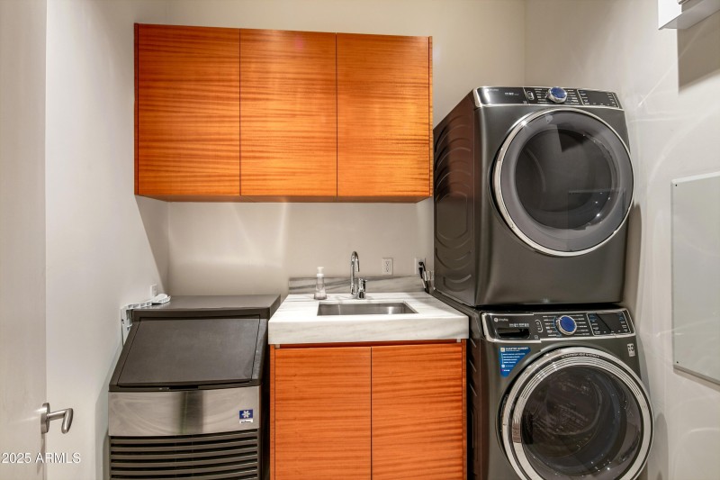 049_Laundry #1