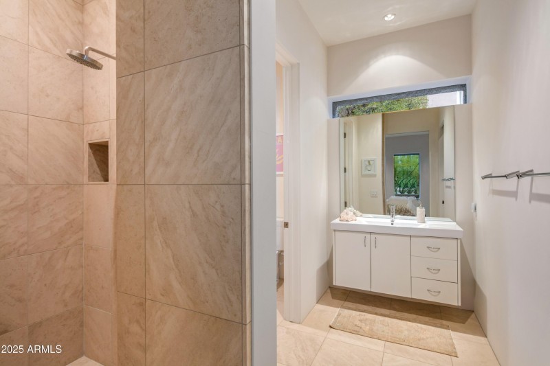 058_Guest Home Ensuite Bath #2