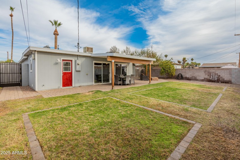 7443 E Taylor St-37
