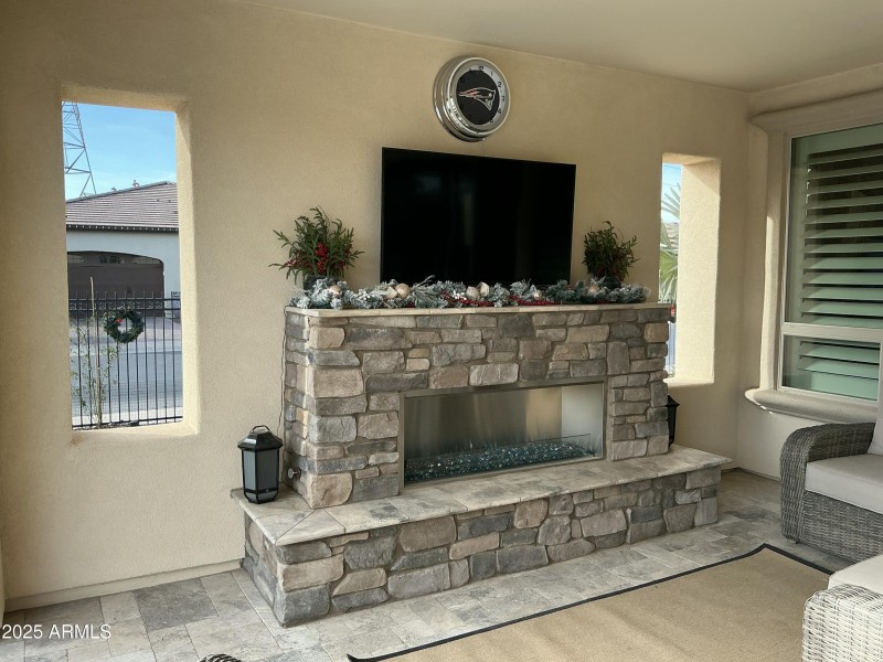 Outdoor fireplace