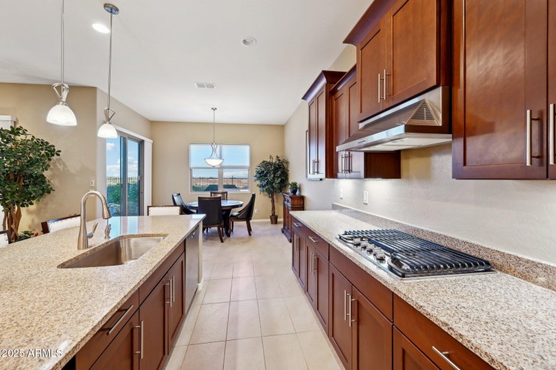35-web-or-mls-N Beverly Pl-016