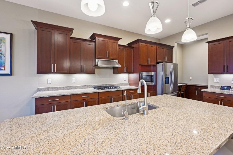 37-web-or-mls-N Beverly Pl-018