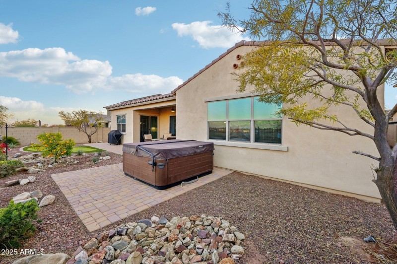 63-web-or-mls-N Beverly Pl-044