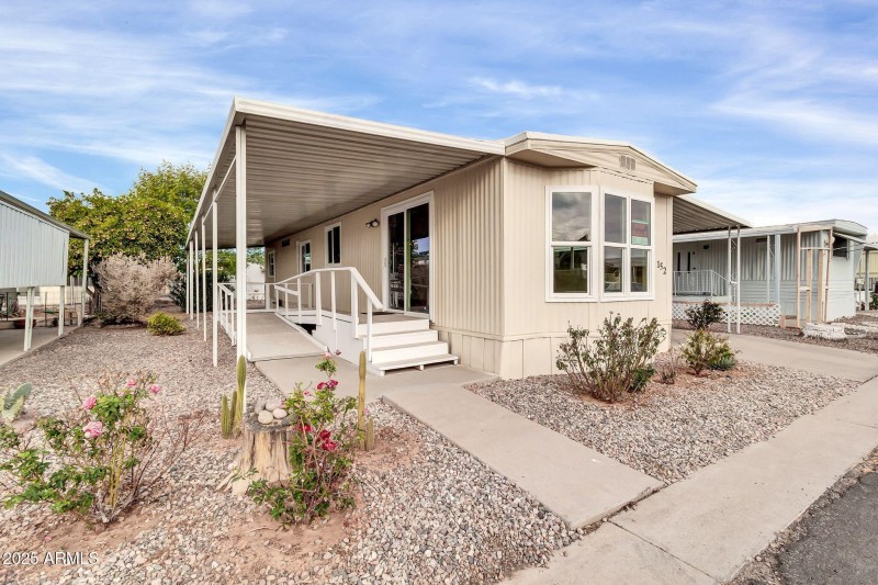 300 S Val Vista Dr 152-3