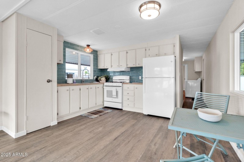 300 S Val Vista Dr 152-8