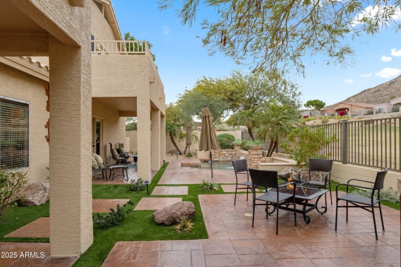 Backyard gas firepit