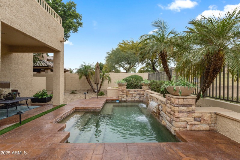 Heated pool w/ water feature