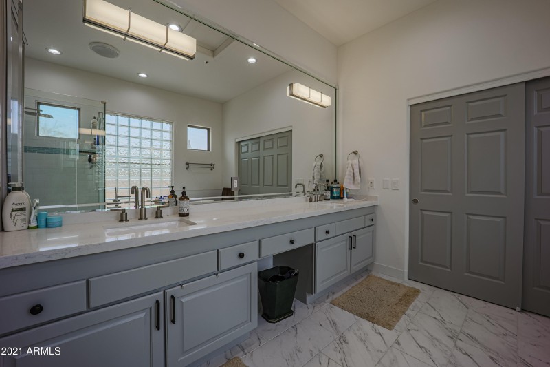 Master Vanity