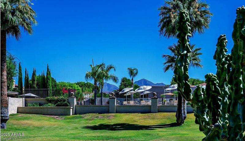 PARKLIKE COMMON AREAS