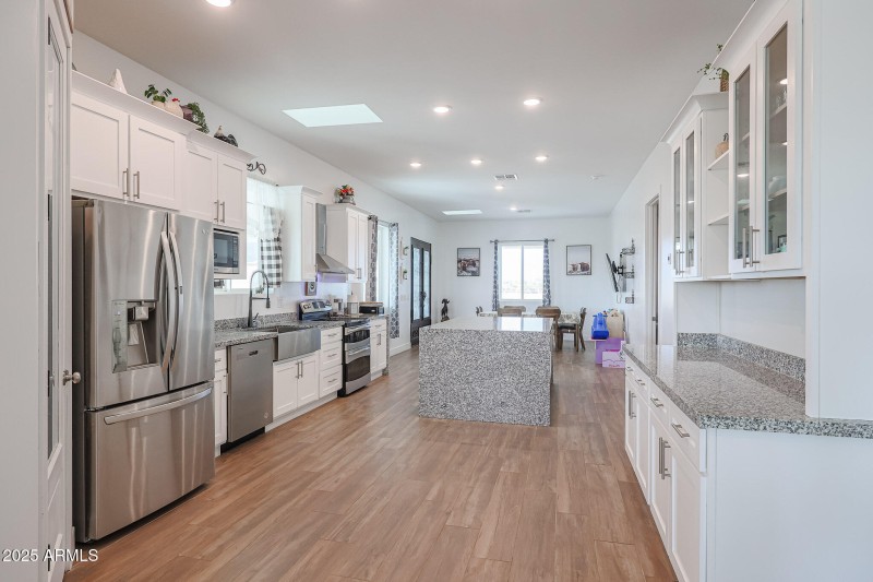 Spacious Kitchen w/loads of cabinets