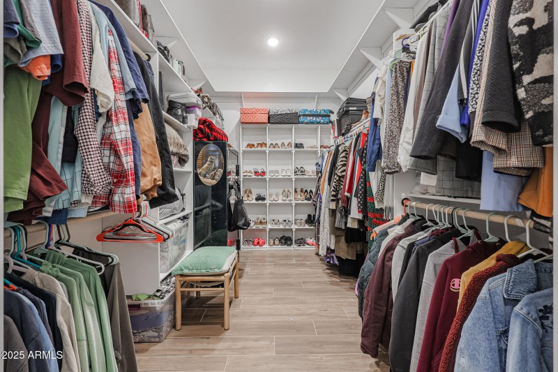 Master Walk In ClosetWalk In Closet 23