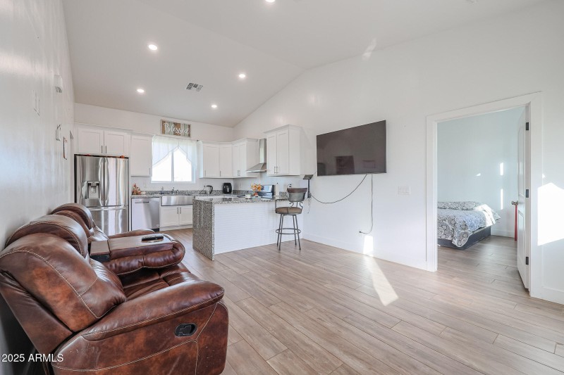 Living/Kitchen area