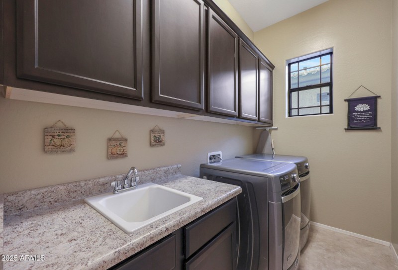 Laundry - Washer/Dryer Included