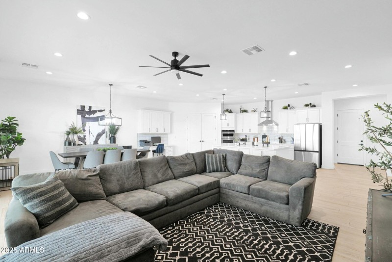 3588 W New Life Ln