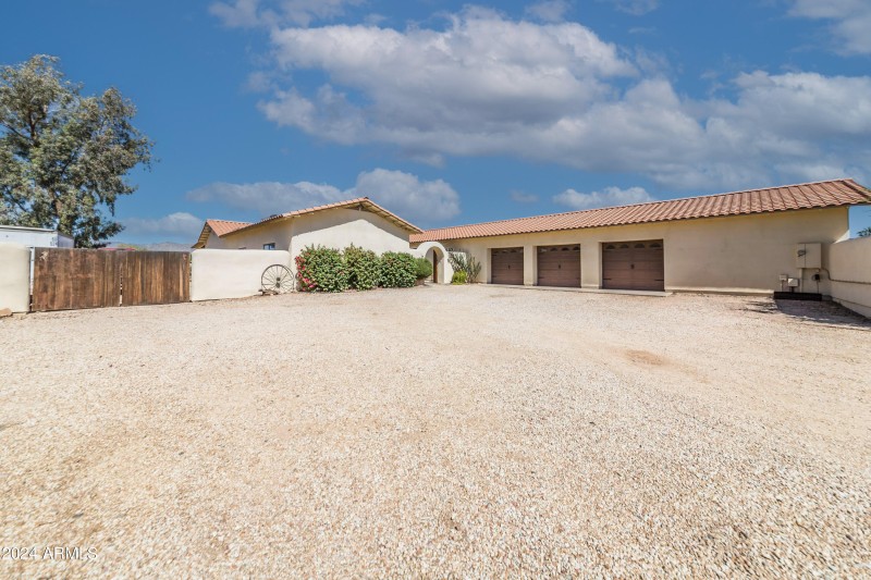 3-car Garage w/ Workshop