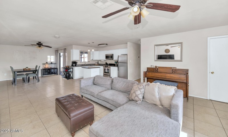 3740 W Denton Ln-large-004-017-3740 W De