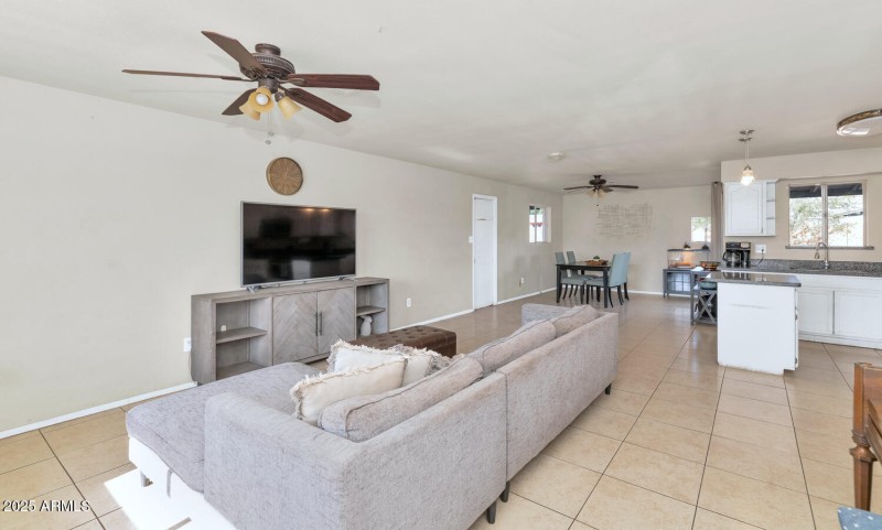 3740 W Denton Ln-large-006-004-3740 W De
