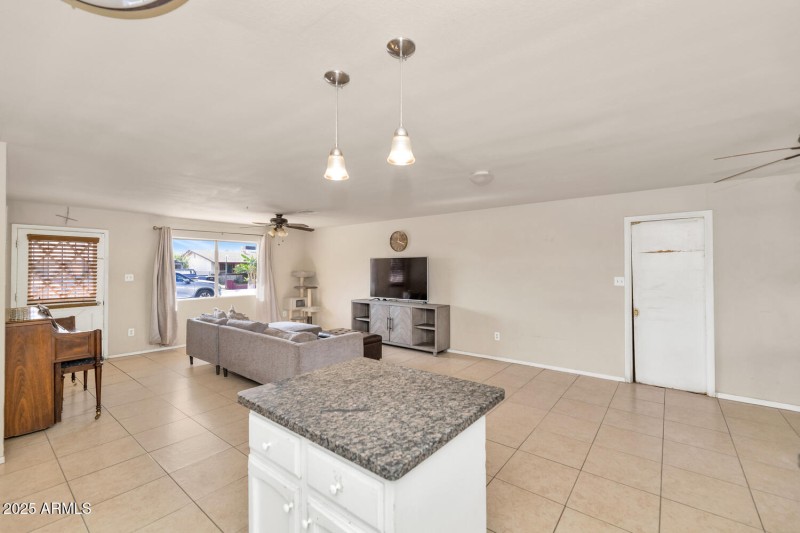 3740 W Denton Ln-large-009-013-3740 W De