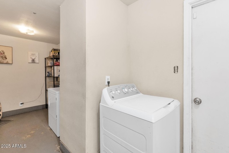 3740 W Denton Ln-large-017-009-3740 W De