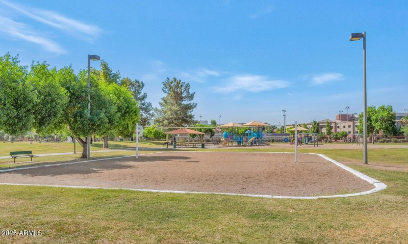 3740 W Denton Ln-large-023-001-3740 W De