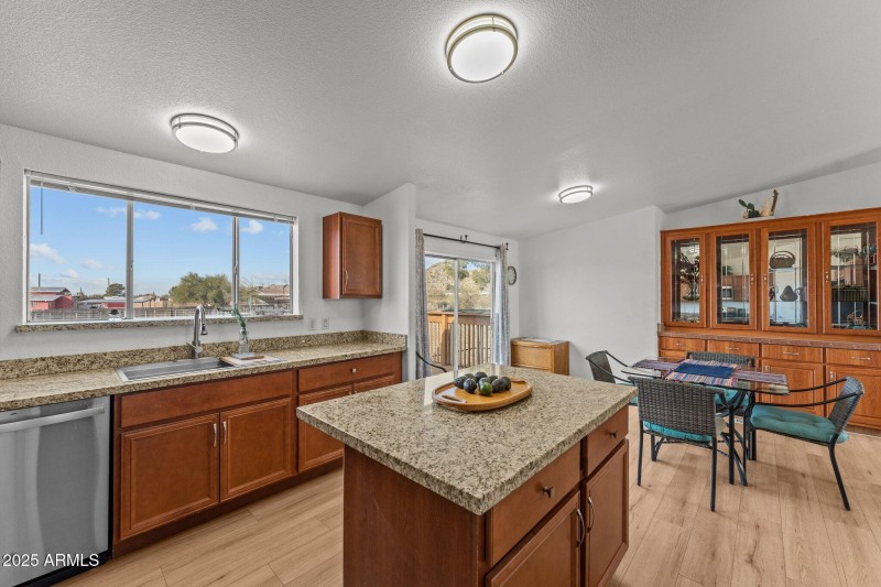 Kitchen/Dining