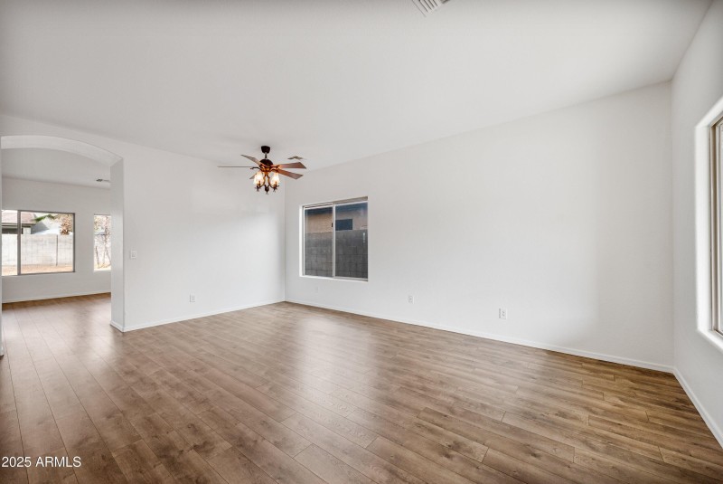02-826-E-Bradstock-Way-2