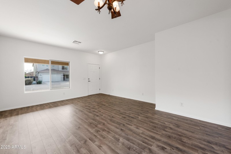 04-826-E-Bradstock-Way-4
