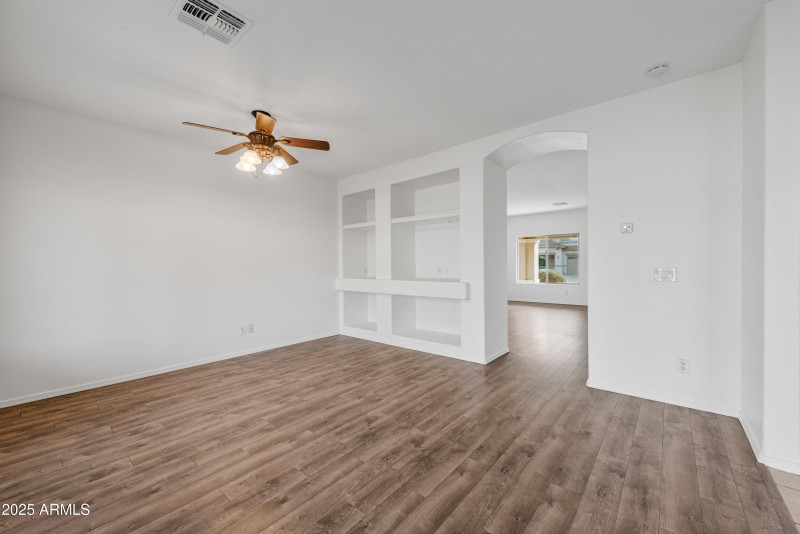 06-826-E-Bradstock-Way-6
